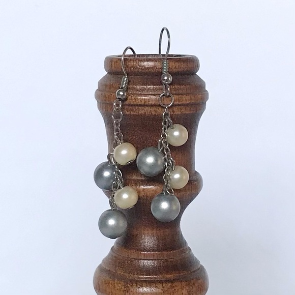 Artisan French Hook Metal Chain Randomly Suspended Silver Pearl Dangle Earrings - Picture 4 of 4